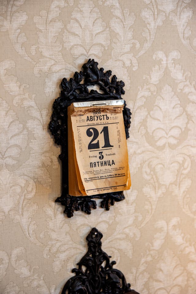21 Days to Rewire Your Brain for Abundance Vintage calendar showing the 21st day, symbolizing the 21-day money prayer habit